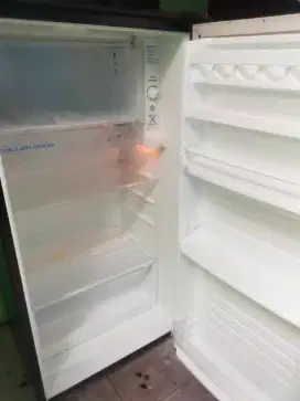 Di kulkas 1 pintu merek aqua