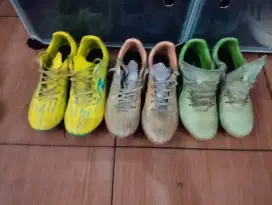Sepatu bola anak ukuran 37-38