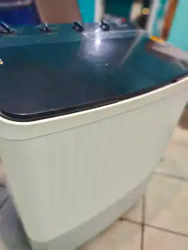 Di jual Polytron type pwm 10 kg model terbaru no minus