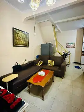 Dijual / sewa rumah 2 lt di Taman royal 2. Cipondoh. Tangerang