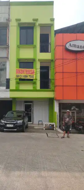 Disewakan Ruko 3 lantai setengah