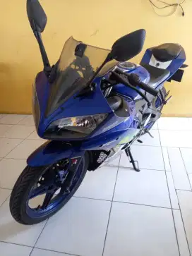 Yamaha r15 2017 biru