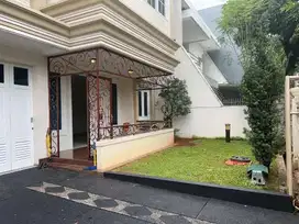 Taman Kebon Jeruk intercon rumah siap huni ,5 kamar  hadap Timur, SHM
