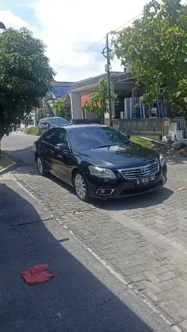 Dijual Cepat Toyota Camry type V/AT Tahun 2010 warna hitam facelift