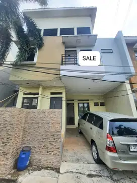 Rumah di tengah kota depok 5 menit ke stasiunDepok