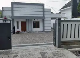 Disewakan Gedung cocok Untuk Kantor