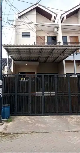 Rumah Full Renovasi 2 Lantai di Jual di Harapan Indah, Bekasi