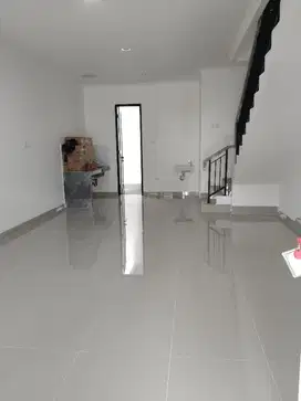 Rumah Mewah 2 lantai 5 menit Universitas UMJ Cempaka putih