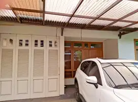 RUMAH PINGGIR JALAN BISA UNTUK KANTOR ATAU USAHA DI GRIYA LOKA BSD