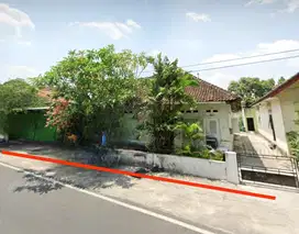 Rumah Hitung Tanah Strategis Dekat Stadion Manahan