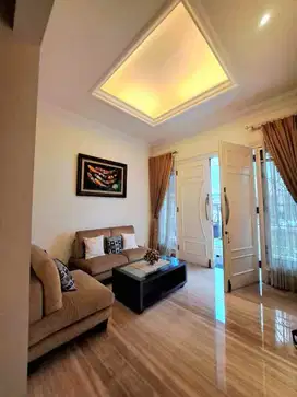 Dharmahusada Indah, Rumah Mewah, 50 meter dari Raya