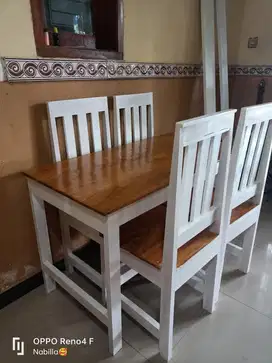 meja makan keluarga