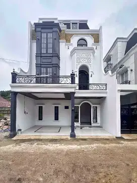 RUMAH MEWAH AKSES LEBAR DI JAGAKARSA DEKAT CILANDAK RAGUNAN
