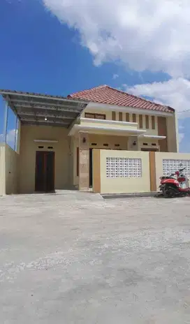 Rumah Baru Cantik Dekat SMKN 6 di Trosemi Gatak Sukoharjo (At)