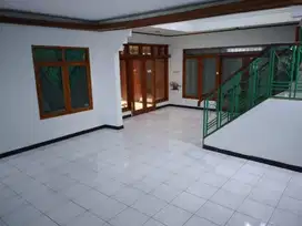 Rumah luas 2 lantai jalan lebar blkng Horison Turangga Bandung