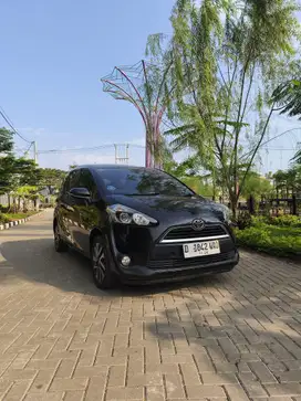 Toyota Sienta V AT 2017 matic antik low km mulus terawat hitam nyaman