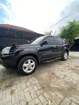 Nissan xtrail hitam metalic mulus istimewa