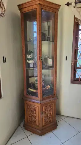 Jual lemari pajangan simple