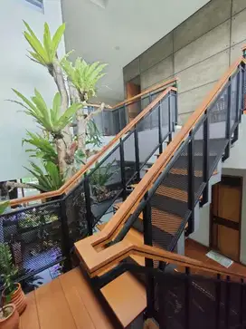 Tangga rebah besi kombinasi pijakan kayu asli