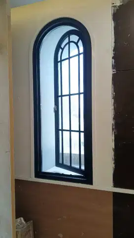 di jual satu set kusen aluminium pintu dan jendela