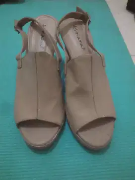 SEPATU WANITA TIZIANA KONDISI BAGUS