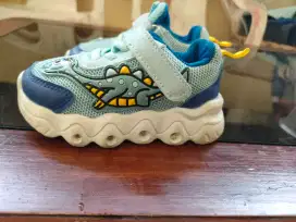 Sepatu balita sneakers 1-2thn