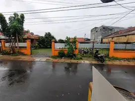 Dijual tanah luas bonus 3 bangunan rumah di Maruya jalan H. Aja meruya