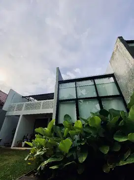 Dijual Rumah Tropis Cirendeu