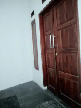 Dikontrakan rumah + kios dkt banyak kostan jl Sukasari II Sekeloa Bdg