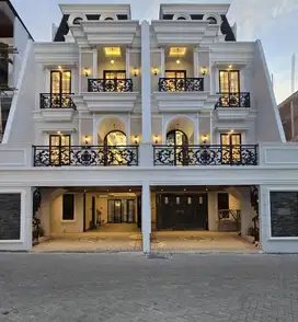 Jual Rumah Private pool Cluster pinggir jalan raya Di Jaksel