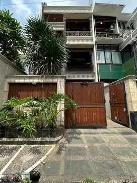 RUMAH BARU 4 LANTAI DI PEJATEN PASAR MINGGU JAKSEL