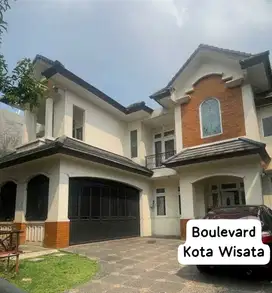 Jual Rumah Cantik Siap Huni Posisi Boulevard. Kota Wisata Cibubur.