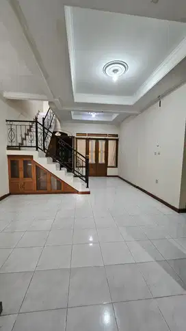 DIJUAL RUMAH 2Lt Panorama Alam Parahyangan - Arcamanik BANDUNG --N