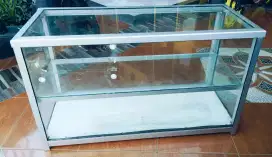 ETALASE KACA PANJANG