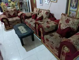 Set Sofa dan Meja Mewah empuk warna merah