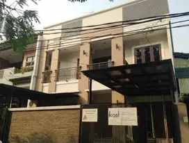 Dijual Kost Pulomas 14 Kamar, Lokasi Strategis Depan RS EMC