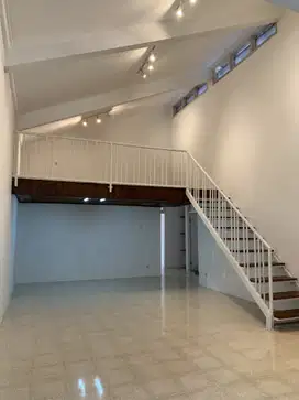 Disewakan Rumah dalam Komplek di Lebak Bulus, Jalan Lebar