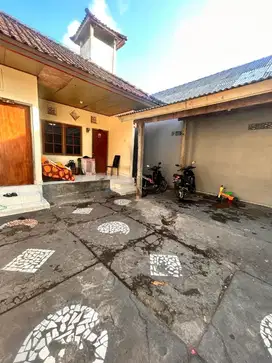 DIJUAL TANAH ISI BANGUNAN KOST-KOSTAN  LOKASI SESETAN