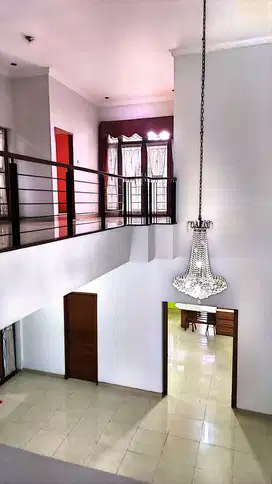 Jarang Ada Bisa  Rumah / Kantor Strategis Di Senayan, Siap Huni