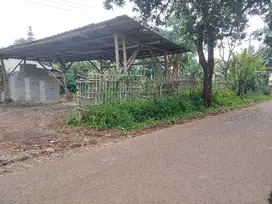 Tanah darat pinggir jalan depan komplek dan sekolah