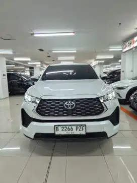 Toyota zenix v at 2022 bensin putih tgn 1 pribadi