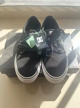 Sepatu DC Shoes Baru Original
