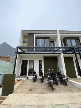 Rumah 2 lantai siap huni lokasi strategis nyaman dan damai