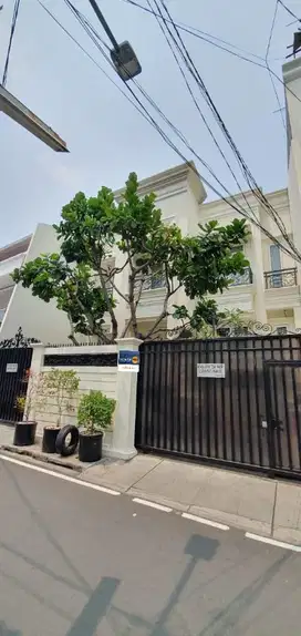 RUMAH MEWAH DI PUSAT KOTA KEBON KACANG JAKARTA PUSAT