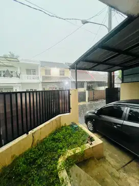 Jual rumah strategis di Taman Pajajaran.