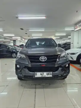 Toyota fortuner VRZ TRD diesel At abu tua tgn1 pribadi istimewa!