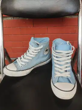 Sepatu Converse Biru Langit