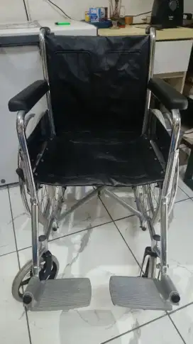 Kursi roda lansia