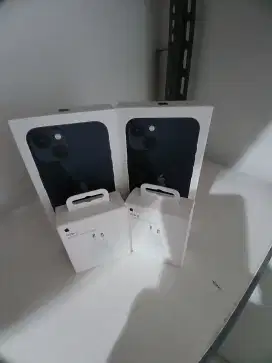 Iphone 13 Ready stok free adapter Ory  dari Aplle