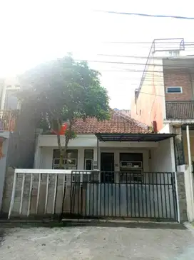 Dikontrakkan rumah Sarijadi akses 3 mobil